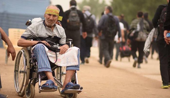 حال و هوای پیاده‌روی اربعین در جاده‌های بارانی