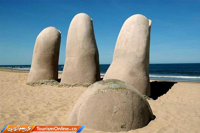 مجسمه دستها