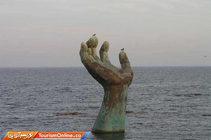 مجسمه دستها