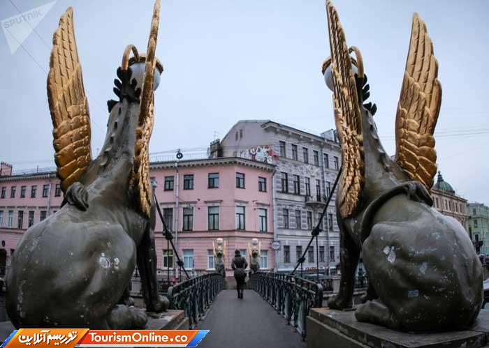 پل بر روی کانال «بانکی» در سن پیترزبورگ