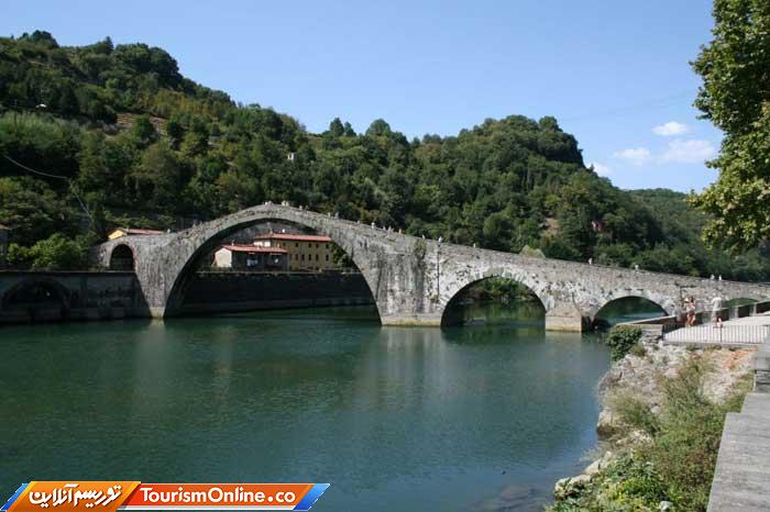 پل رودخانه ای ایتالیا -Borgo a Mozzano