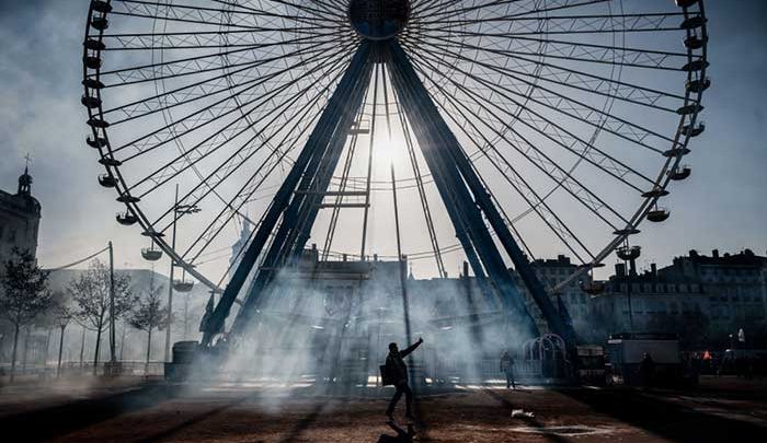 شرکت کنندگان تظاهرات در پاریس