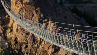 پل معلق شیشه ای