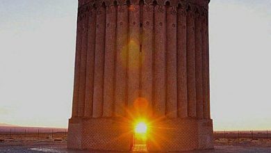 معماری برج رادکان