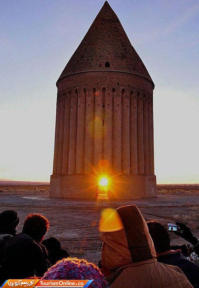 معماری برج رادکان