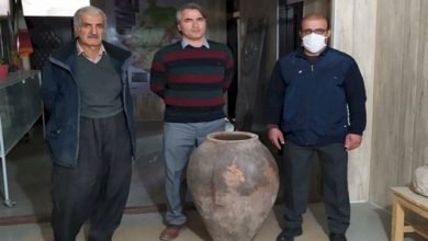 اهدا خمره قدیمی به مهاباد