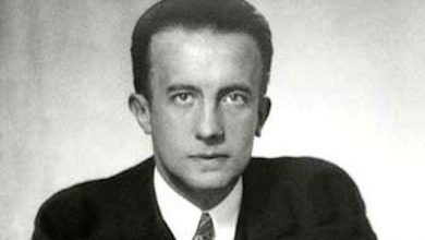 فروش کتاب یک شاعر