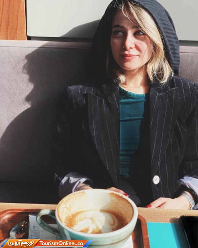 الناز حبیبی در کافه