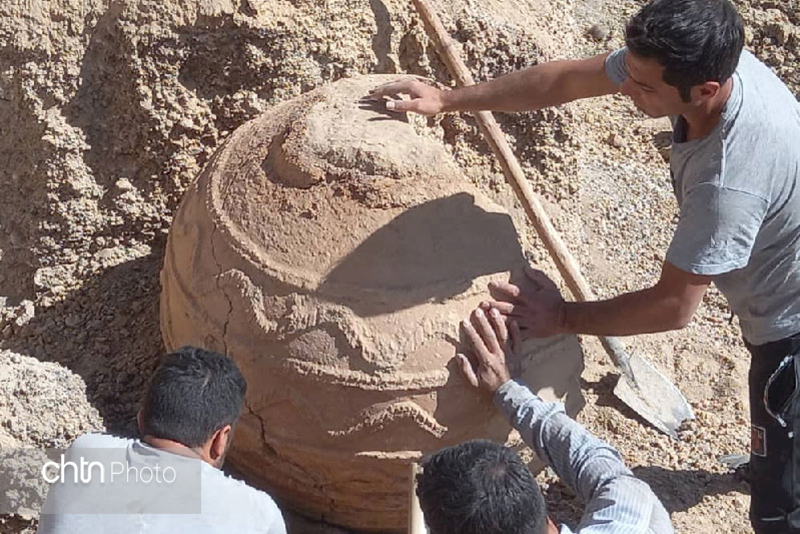 کشف خمره سفالی در اصفهان