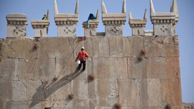 پاکسازی دیواره های تخت جمشید