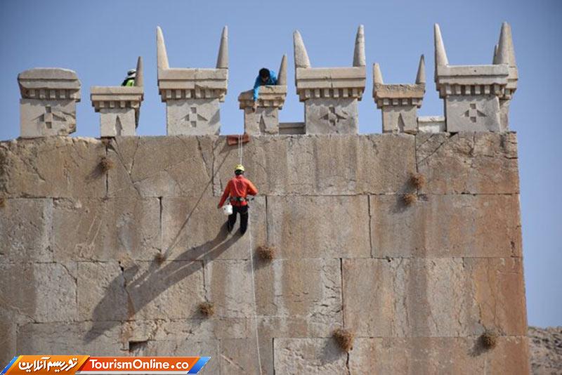 پاکسازی دیواره های تخت جمشید