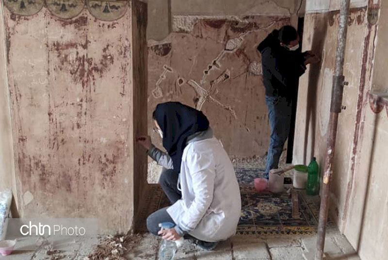 مرمت پله های عالی قاپو