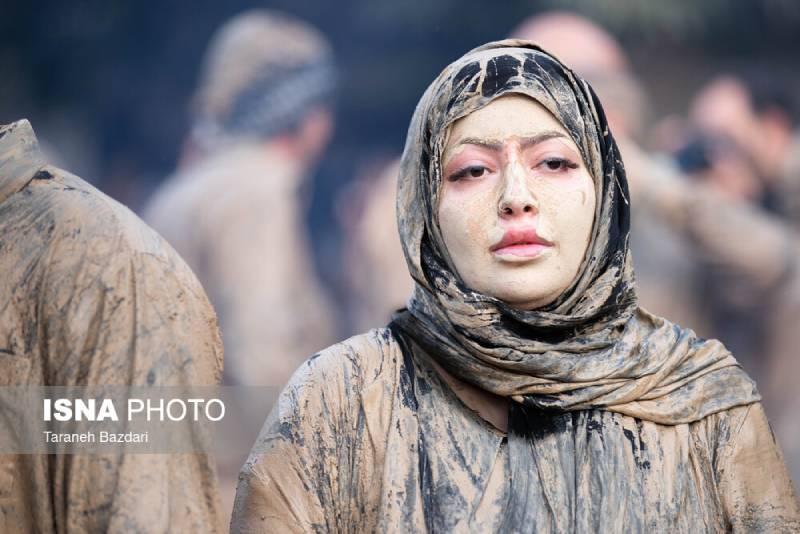 گل‌مالی اهالی لرستان