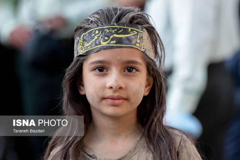 گل‌مالی اهالی لرستان