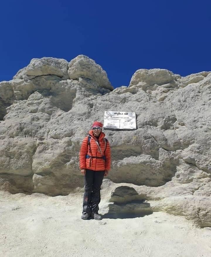 صعود نگار جواهریان به دماوند