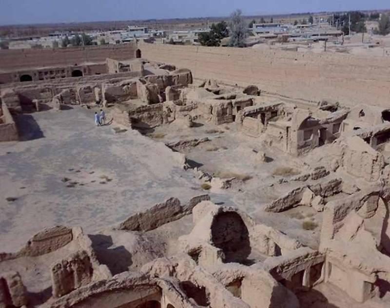 قلعه حاجی خان اسفندآباد ابرکوه