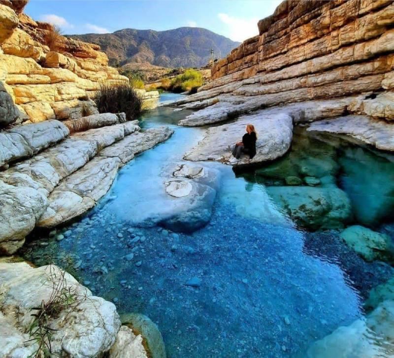 حوضچه فیروزهای