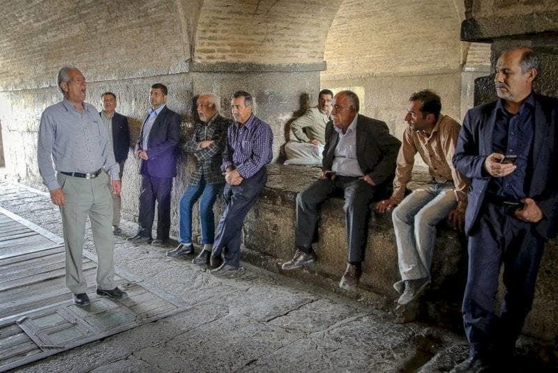 مدیرکل میراث فرهنگی، گردشگری و صنایع دستی استان اصفهان از ادامه روند اجرای مردمی موسیقی سنتی ایرانی در بخش تحتانی پل خواجو