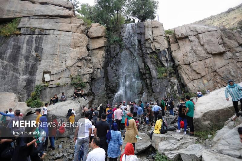  آبشار گنجنامه همدان