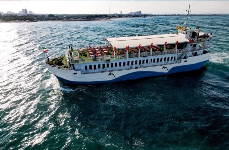 کشتی تفریحی قشم، اوستا