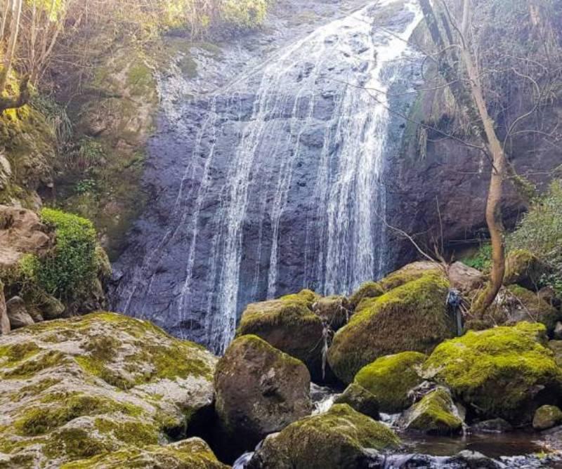 آبشار سیاه تاش