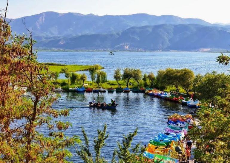 دریاچه زریبار