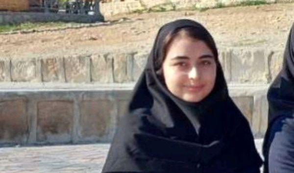 آیناز کریمی