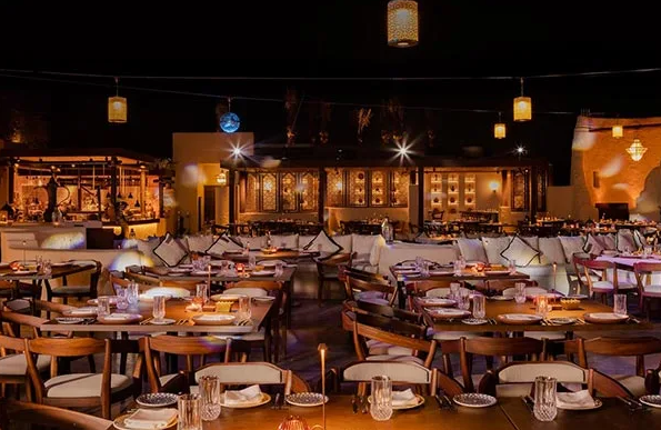 نمایی از رستوران Al Hadheerah دبی یکی از لوکس ترین رستوران های دبی