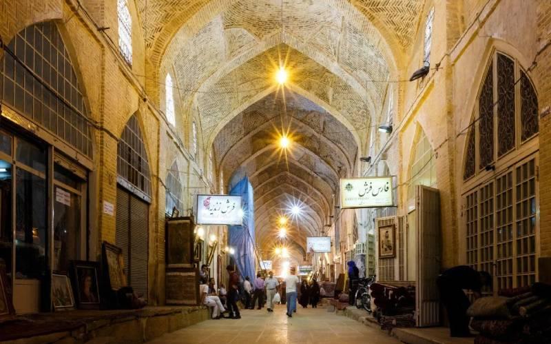 بازار تاریخی وکیل