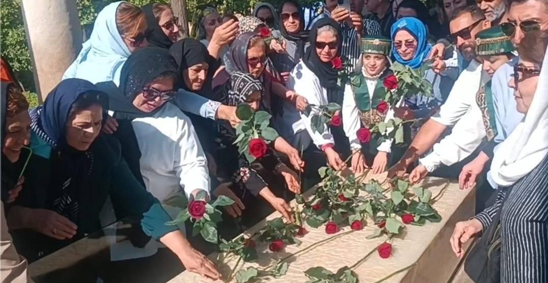 آیین گلباران حافظیه