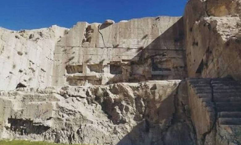 ایوان تاریخی قدمگاه ارسنجان
